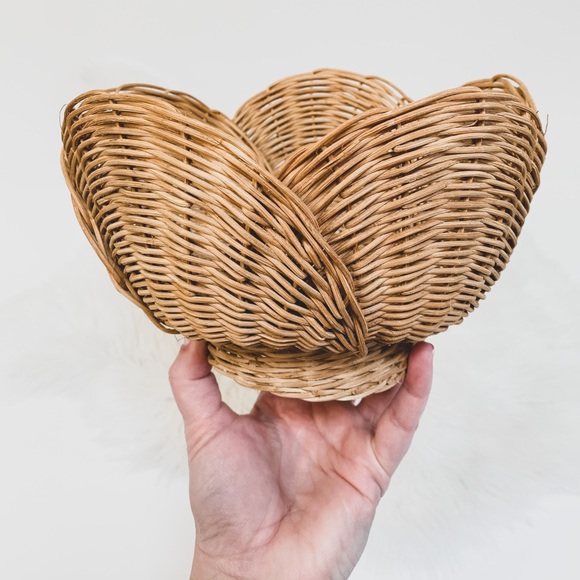 Vintage • tulip pedestal basket